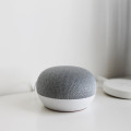 Radio luisteren via je smart speaker: zo werkt het en wat moet je weten