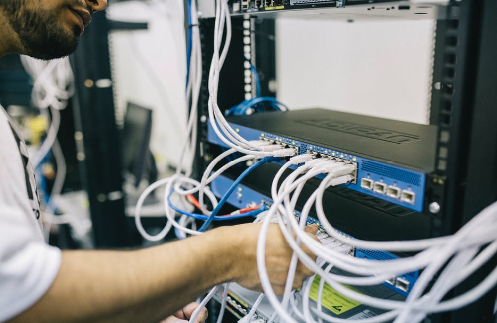 Wat is het telefoonnummer van de klantenservice van Bol.com?