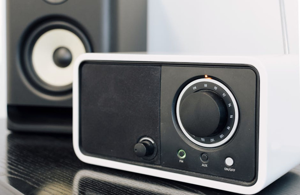 Klinkt DAB+ met 128 kbps beter dan FM en hoor je dat verschil op een radio van 60 euro?